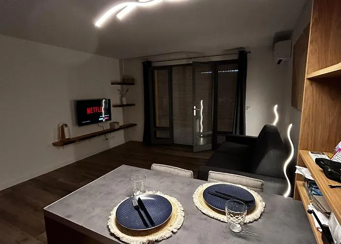 Nid Douillet A Frejus Avec Paking Prive & Loggia Ensoleillee - Proche Plages