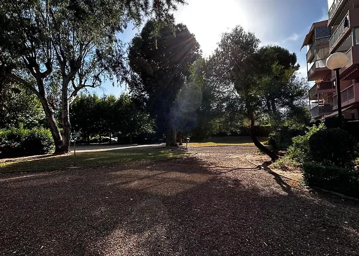 Nid Douillet A Frejus Avec Paking Prive & Loggia Ensoleillee - Proche Plages