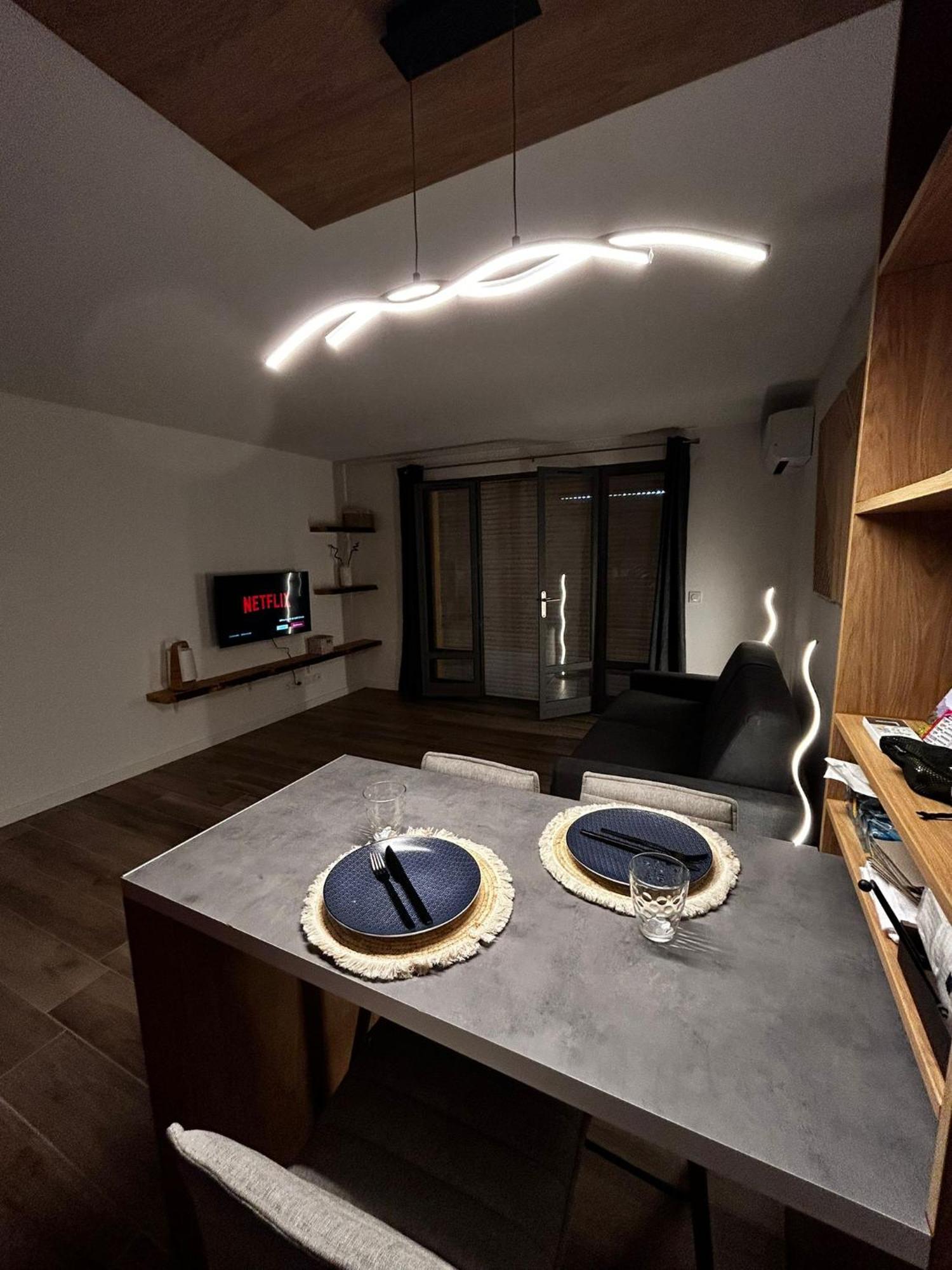 Apartment Nid Douillet A Frejus Avec Paking Prive & Loggia Ensoleillee - Proche Plages Frejus