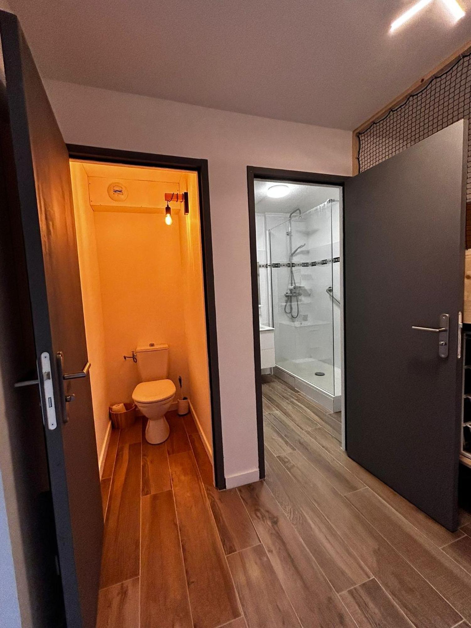 Nid Douillet A Frejus Avec Paking Prive & Loggia Ensoleillee - Proche Plages Apartment