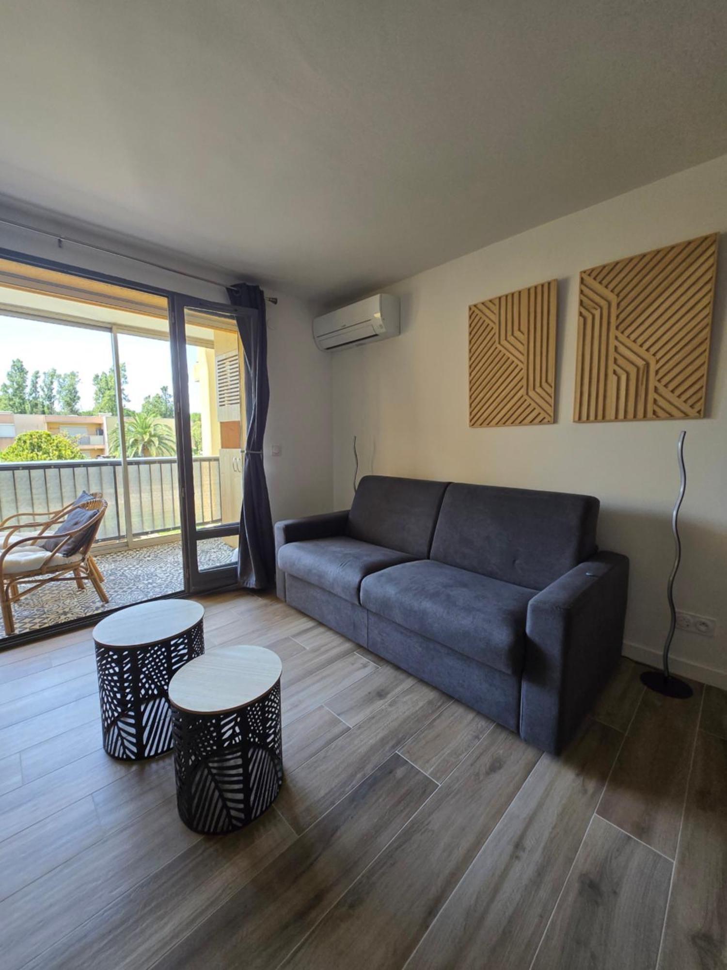 Apartment Nid Douillet A Frejus Avec Paking Prive & Loggia Ensoleillee - Proche Plages Frejus